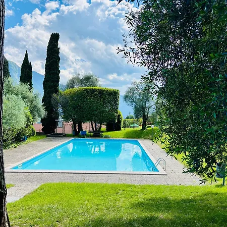 Bella Vista In With Pool Sleeps 6- By Italian Apartment