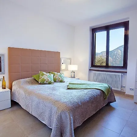 Apartmán Bella Vista In With Pool Sleeps 6- By Italian Mezzegra