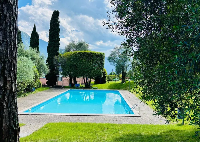 Bella Vista In With Pool Sleeps 6- By Italian Apartmán
